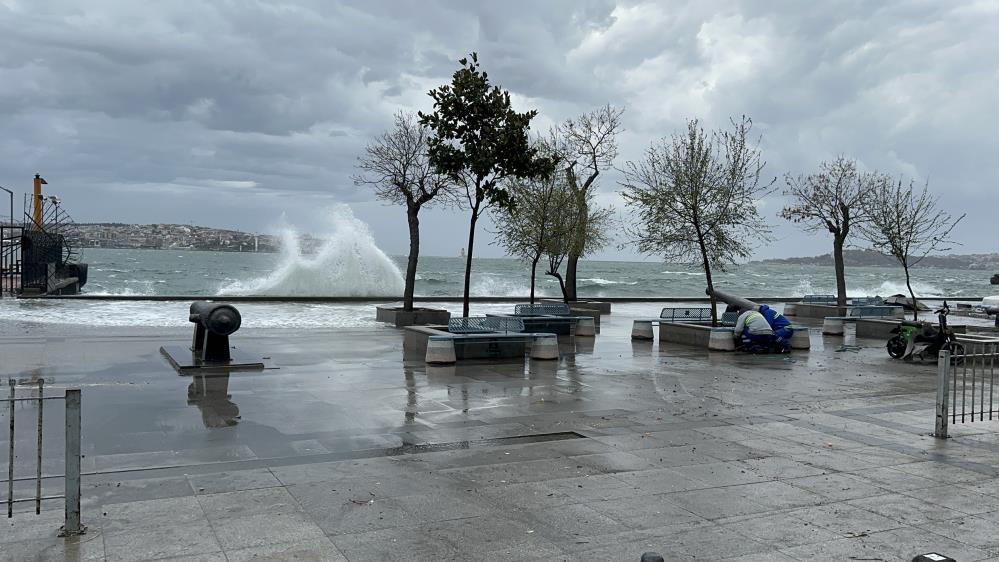İstanbul’da etkili olan fırtına
