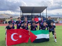 Sındırgı Belediyespor oyuncuları Filistin’e desteklerini ve İsrail’in Gazze’ye saldırılarına tepkilerini