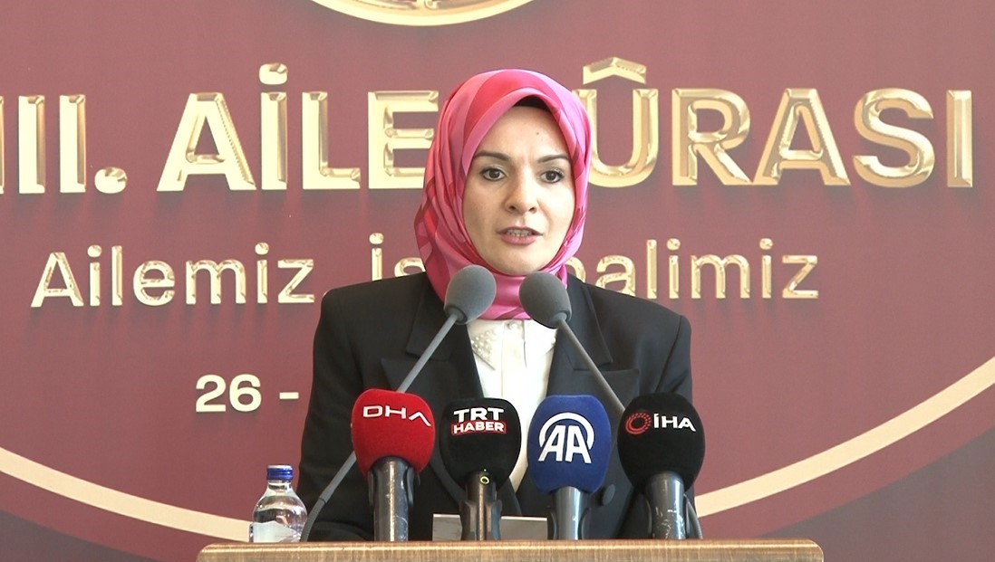 “Evde Bakım Yardımı’nı hesaplara yatırmaya başladık” Aile ve Sosyal Hizmetler Bakanı Mahinur Özdemir Göktaş, evlerinde bakılan