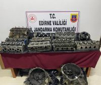 Edirne’de jandarma ekiplerince yapılan operasyonda gümrük kaçağı olduğu belirlenen 14