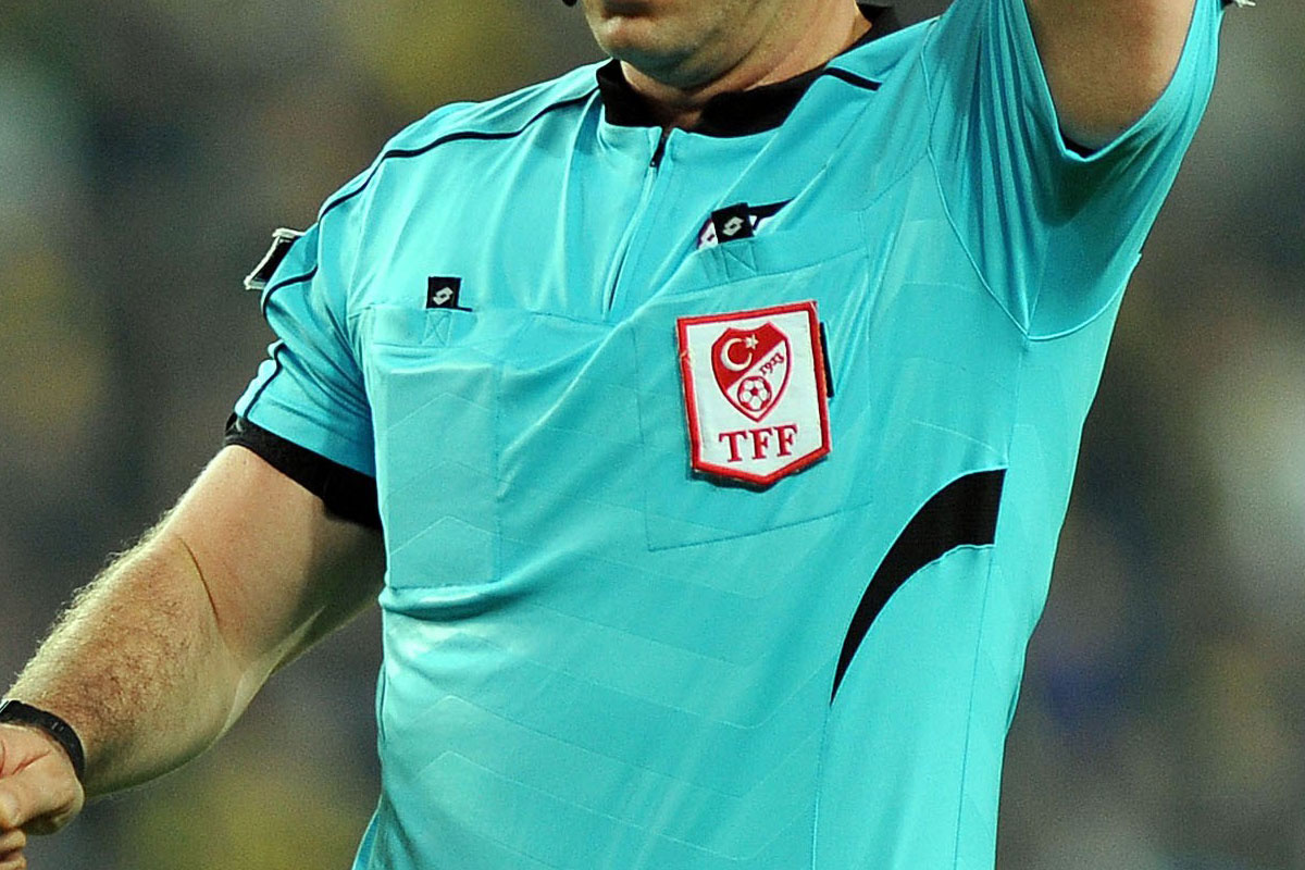 Süper Lig hakemleri ortak yaptığı açıklamada, maçlara çıkmaya devam edeceklerini
