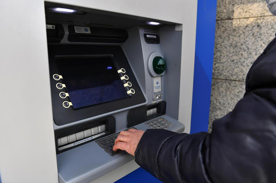 Kadıköy’de bir kamu bankasında çalışan personel yaklaşık 200 kişiyi 100