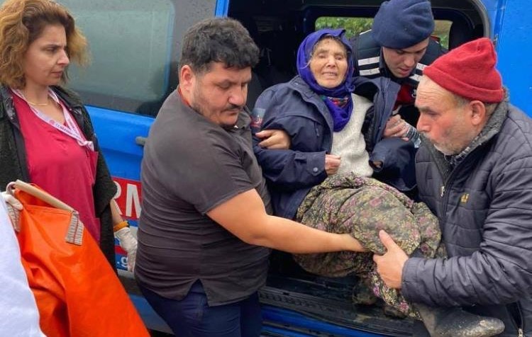 Havran’da iki gündür kayıp olan 76 yaşındaki kadın, jandarma unsurları