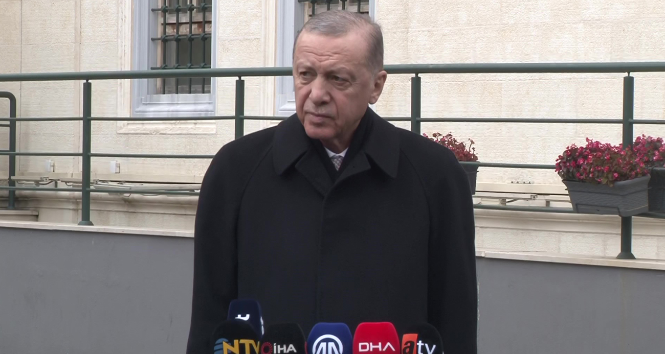 Cumhurbaşkanı Erdoğan, büyükşehir adayları için tarih verdi! Cumhurbaşkanı Recep Tayyip Erdoğan, cuma namazı sonrasında gazetecilere açıklamalarda bulundu.