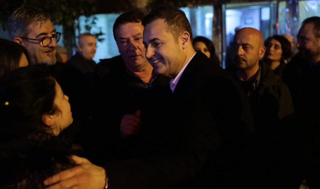 Ahmet Akın ziyaretlerine devam ediyor CHP Balıkesir Büyükşehir Belediye Başkan Adayı Ahmet Akın, Ayşebacı Mahallesini