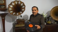 Bursa’da yaşayan 61 yaşındaki emekli devlet memuru Emin Altınsoy, gençliğinde