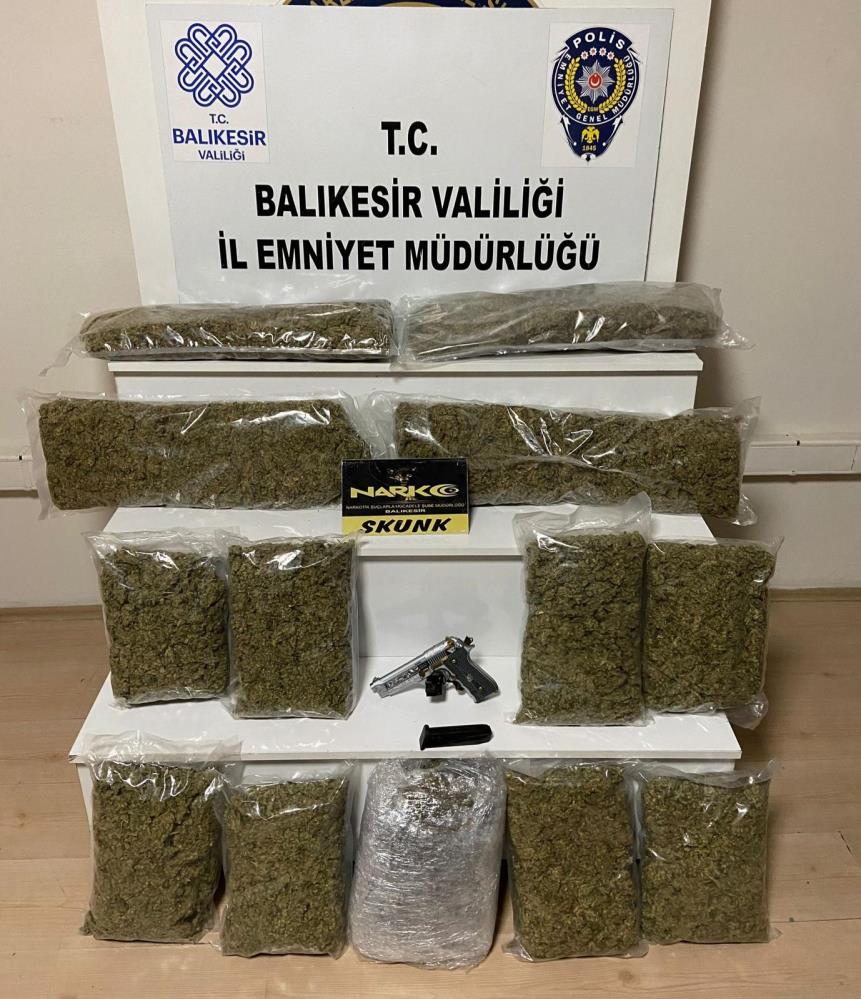 Balıkesir İl Emniyet Müdürlüğü ekiplerince, uyuşturucu madde taşıdığı tespit edilen