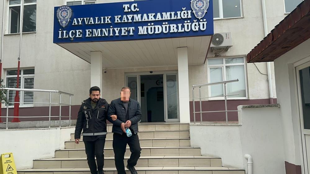 Ayvalık’ta narkotik polisi tarafından yapılan operasyonda bir şahıs üzerinde ve