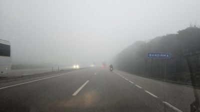 Bandırma’da etkili olan yoğun sis, deniz ve kara taşımacılığında aksamalara