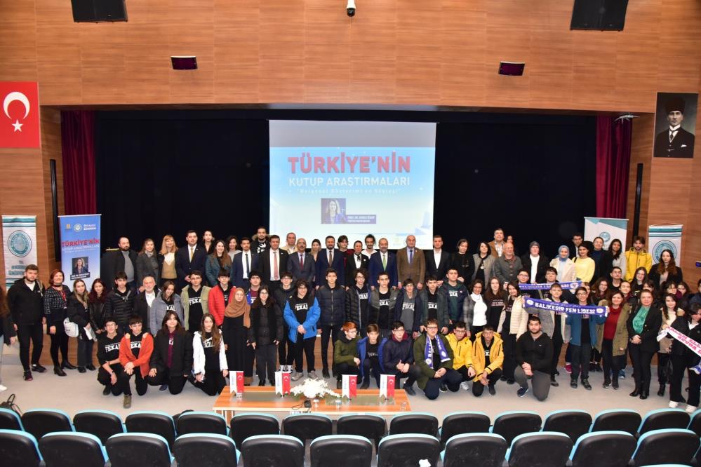Balıkesir Üniversitesinde; Balıkesir Büyükşehir Belediyesi ve Balıkesir Kent Konseyi Gençlik