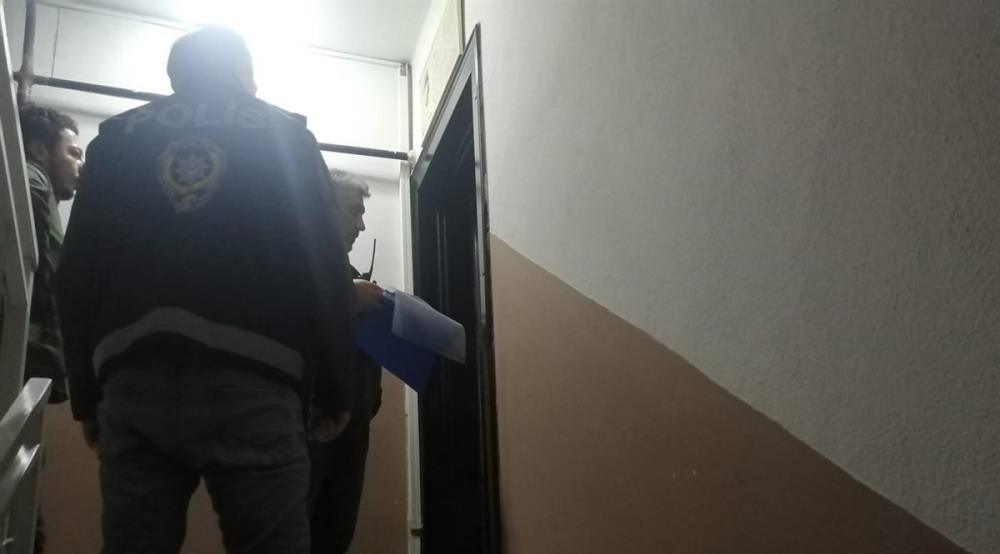 Balıkesir’de 61 aranan şahıstan 27’si tutuklandı Balıkesir’de polis ekipleri çeşitli suçlardan araması olan 61 şahsı yakalamak