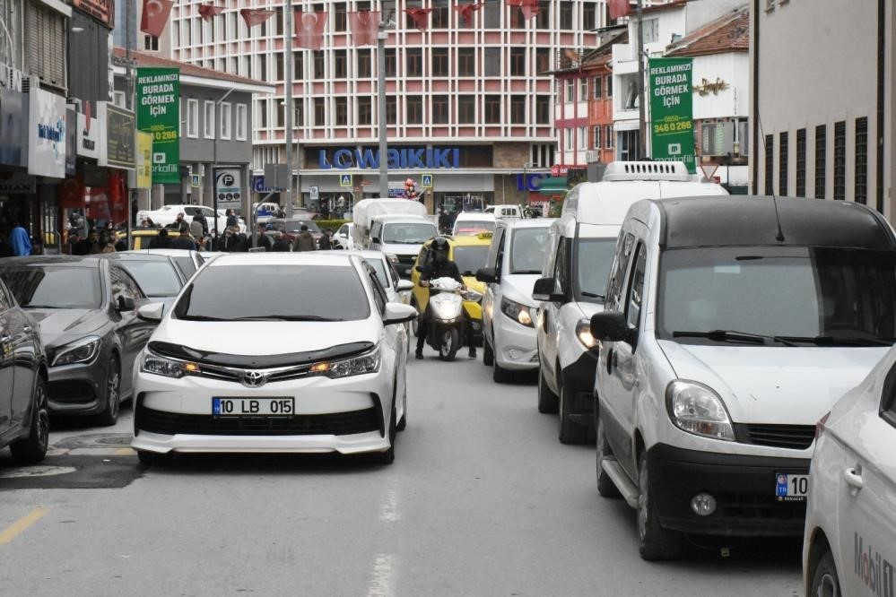 Balıkesir’de Kasım ayında araç sayısı 582 bin oldu Balıkesir’de Kasım ayında trafiğe kayıtlı araç sayısı artarak 582 bin