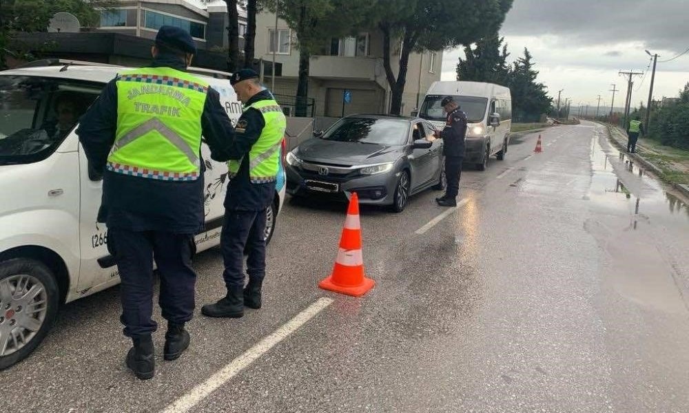 Balıkesir’de jandarma ekipleri il genelinde yaptıkları önleyiciyi kolluk faaliyetlerinde 3