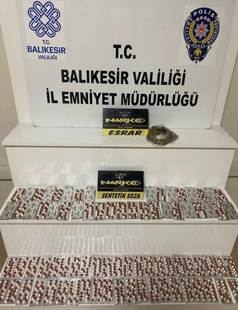 Balıkesir’de narkotik ve istihbarat şube ekipleri il merkezi girişinde bir