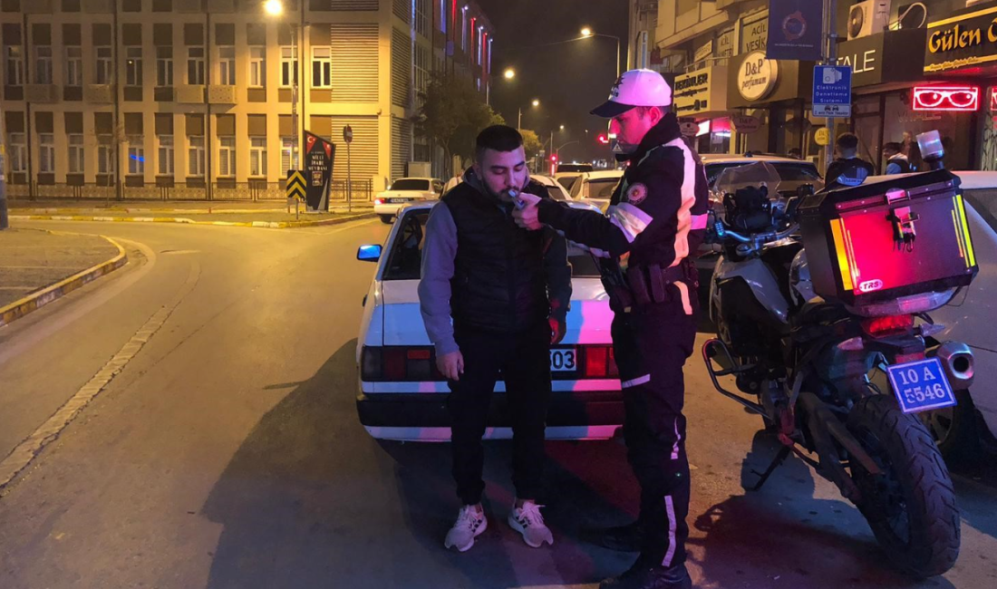 Balıkesir’de yeni yıl öncesi sürücülere sıkı denetim Balıkesir Trafik Şube Müdürlüğüne bağlı ekipler tarafından Balıkesir Merkez’de trafik