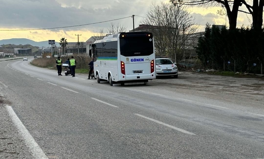 Trafik Jandarmaları tarafından Balıkesir genelinde yolcu taşımacılığı yapan araçlar denetlendi.