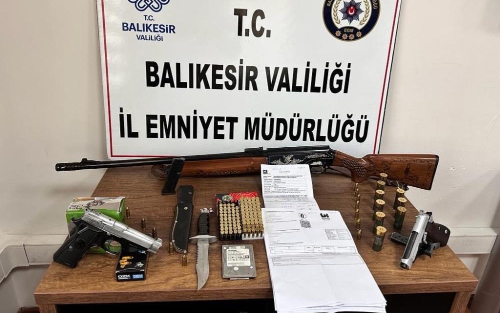 Balıkesir’de polisin düzenlediği operasyon kapsamında, tefecilik ve nitelikli hırsızlık suçlarından