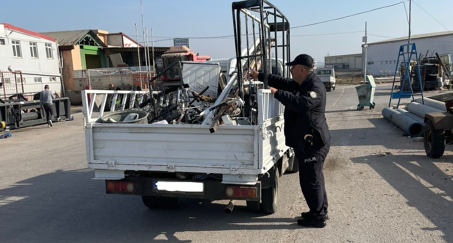 Bandırma İlçe Emniyet Müdürlüğü ekipleri tarafından hurdacılara yönelik yapılan denetimde