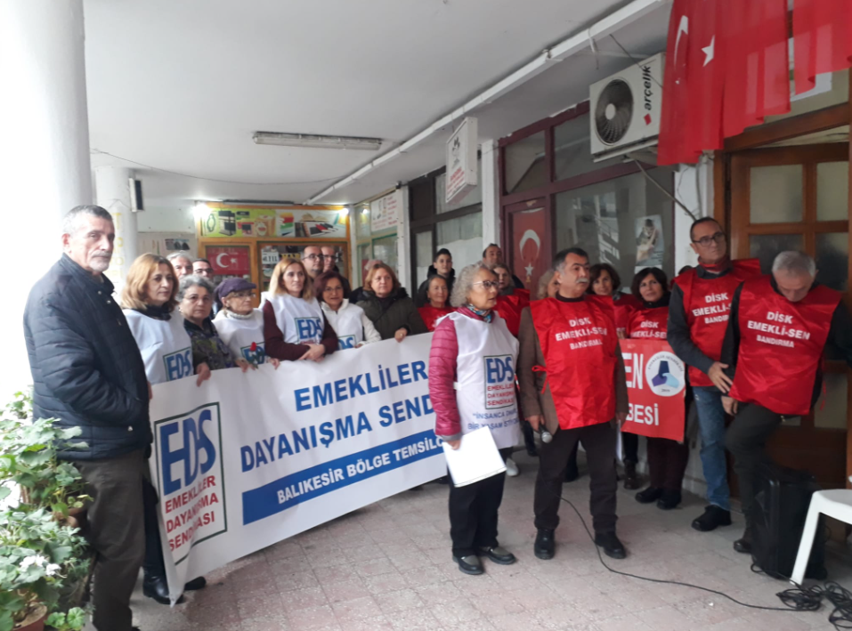 Bandırma’nın emekli sendikalarından dayanışma çağrısı DİSK Emekli Sen ile Emekliler Dayanışma Sendikası Bandırma Şubeleri, Ankara’da
