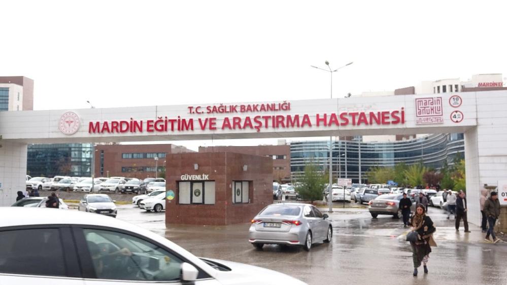 Başına kereste düşen 17 yaşındaki inşaat işçisi ağır yaralandı Mardin’in Mazıdağı ilçesinde çalıştığı inşaatta başına kereste düşen inşaat işçisi