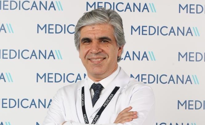 Göz Sağlığı ve Hastalıkları Uzmanı Op. Dr. Adnan İpçioğlu, kan