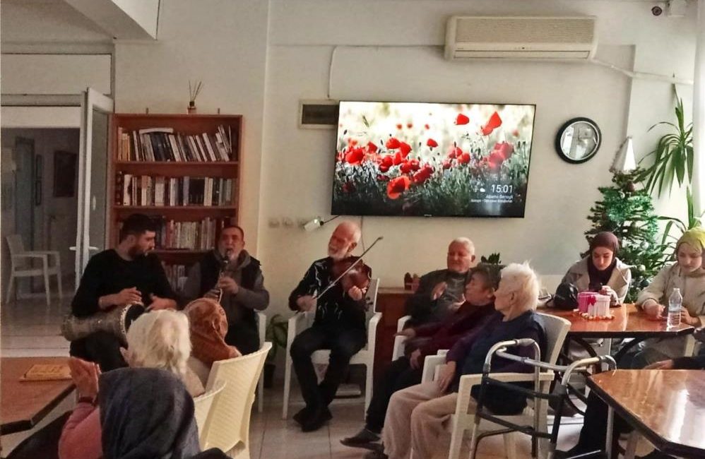 Burhaniye Meslek Yüksekokulu (BMYO) öğrencileri yeni yıla bir gün kala