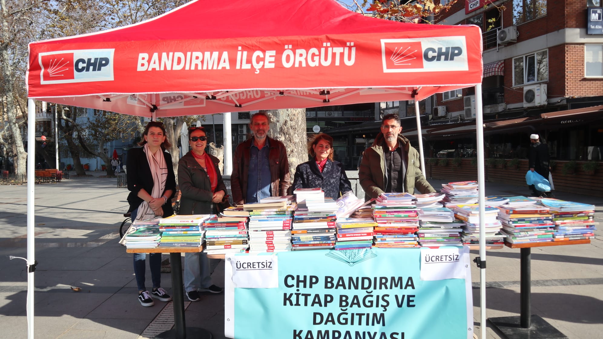 CHP Bandırma İlçe Başkanlığı tarafından “Kitap getir, geleceği aydınlat” sloganıyla