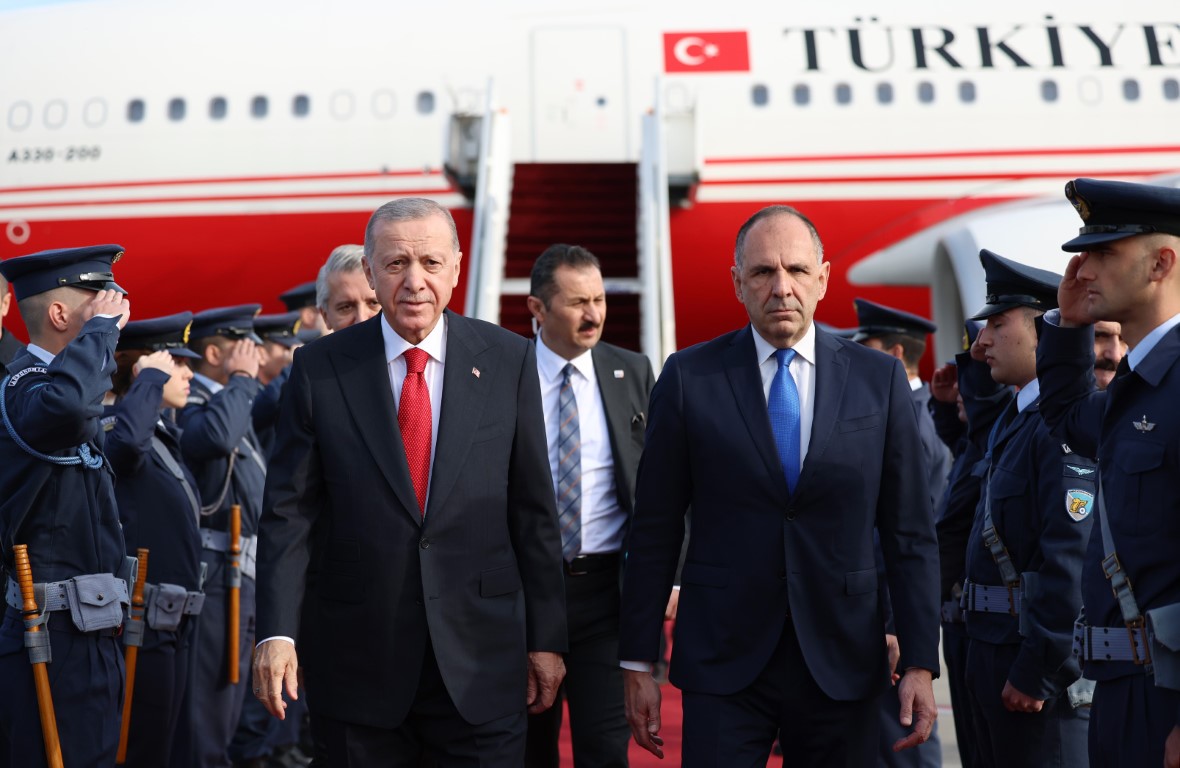 Cumhurbaşkanı Erdoğan Yunanistan’da Cumhurbaşkanı Recep Tayyip Erdoğan, Yunanistan Başbakanı Kyriakos Miçotakis’in davetine icabetle