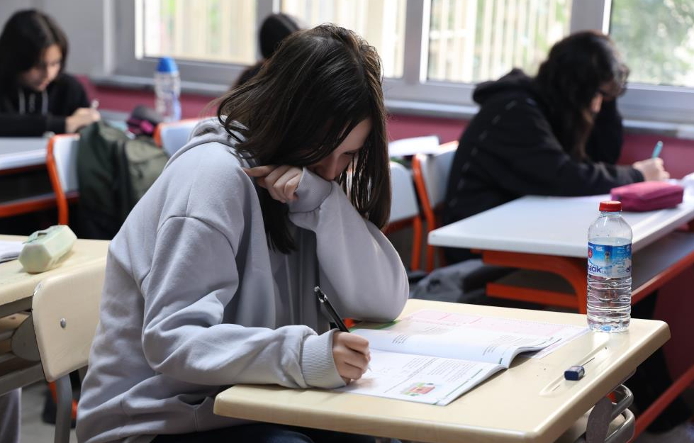Uzmanlar, okul başarısındaki düşüklüğün özellikle çocuklarda ve gençlerde dikkat eksikliği