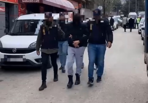 Çocuklara ait müstehcen görüntülerin ticaretini yapan 24 şüpheliden 19’u tutuklandı Eskişehir merkezli 14 ilde polis ekiplerince düzenlenen operasyon neticesinde, internet