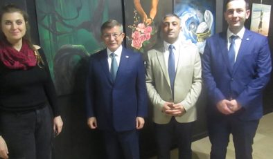 Davutoğlu, sergiyi ziyaret etti