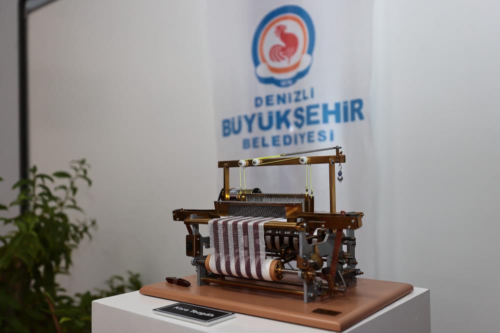 Dünyanın en küçük dokuma tezgahları görücüye çıktı Denizli Büyükşehir Belediyesi dünyanın en küçük dokuma tezgahlarının yer aldığı