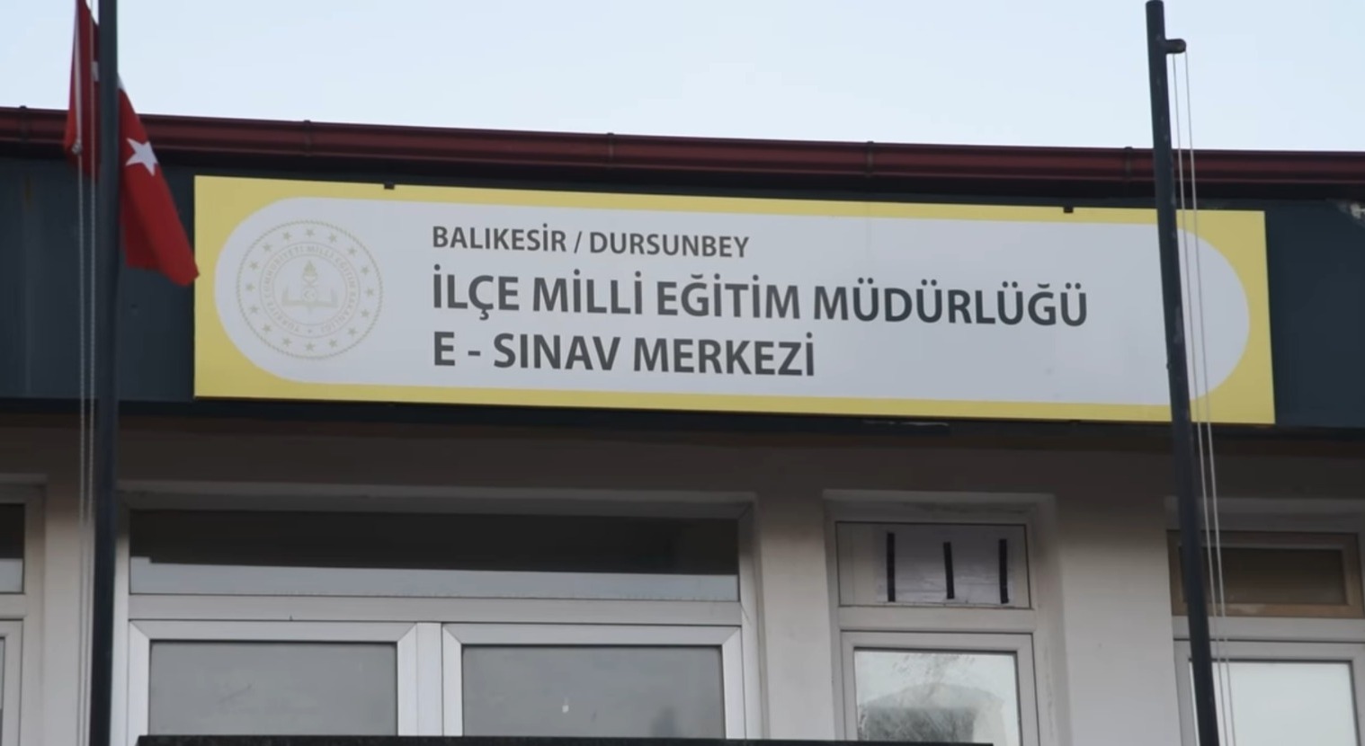 Dursunbey Belediye Başkanı Ramazan Bahçavan’ın girişimleriyle Dursunbey’de E-Sınav Merkezi açıldı.Dursunbey