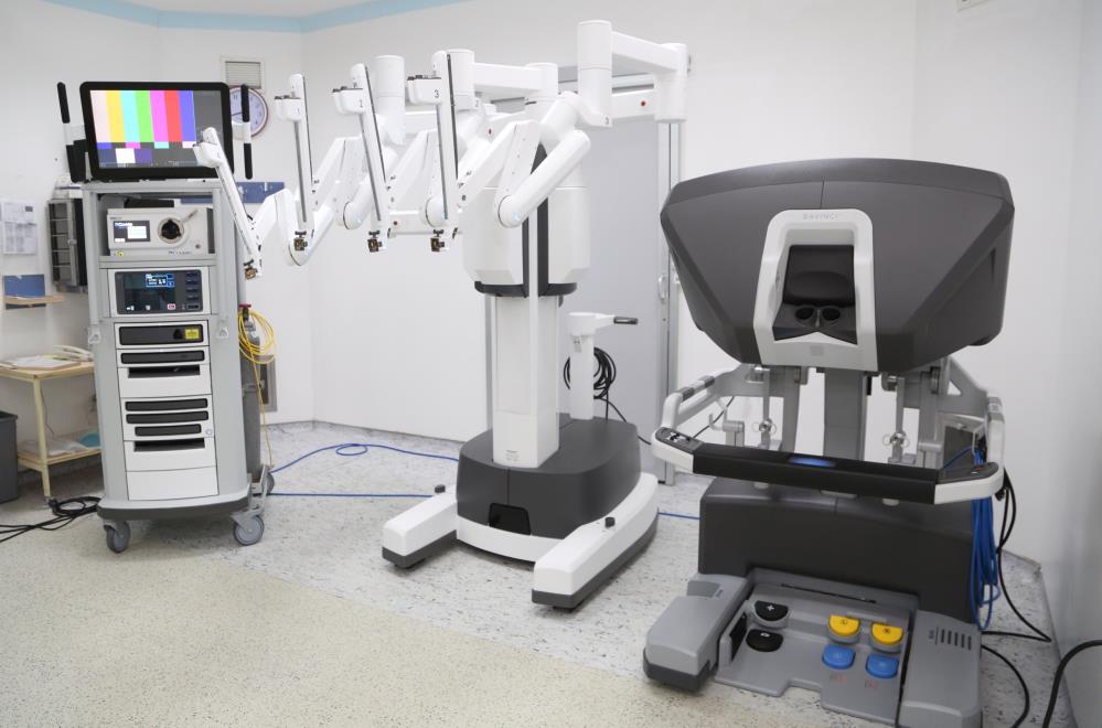 ERÜ’de Ameliyatlar ‘Robot’ ile Yapılacak Hayırsever bağışı ile Erciyes Üniversitesi (ERÜ) Tıp Fakültesi Hastaneleri’ne kazandırılan