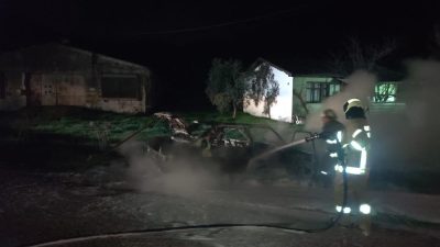 Erdek’te elektrik kontağından çıkan yangın aracı küle çevirdi.Yangın, Turan Mahallesi