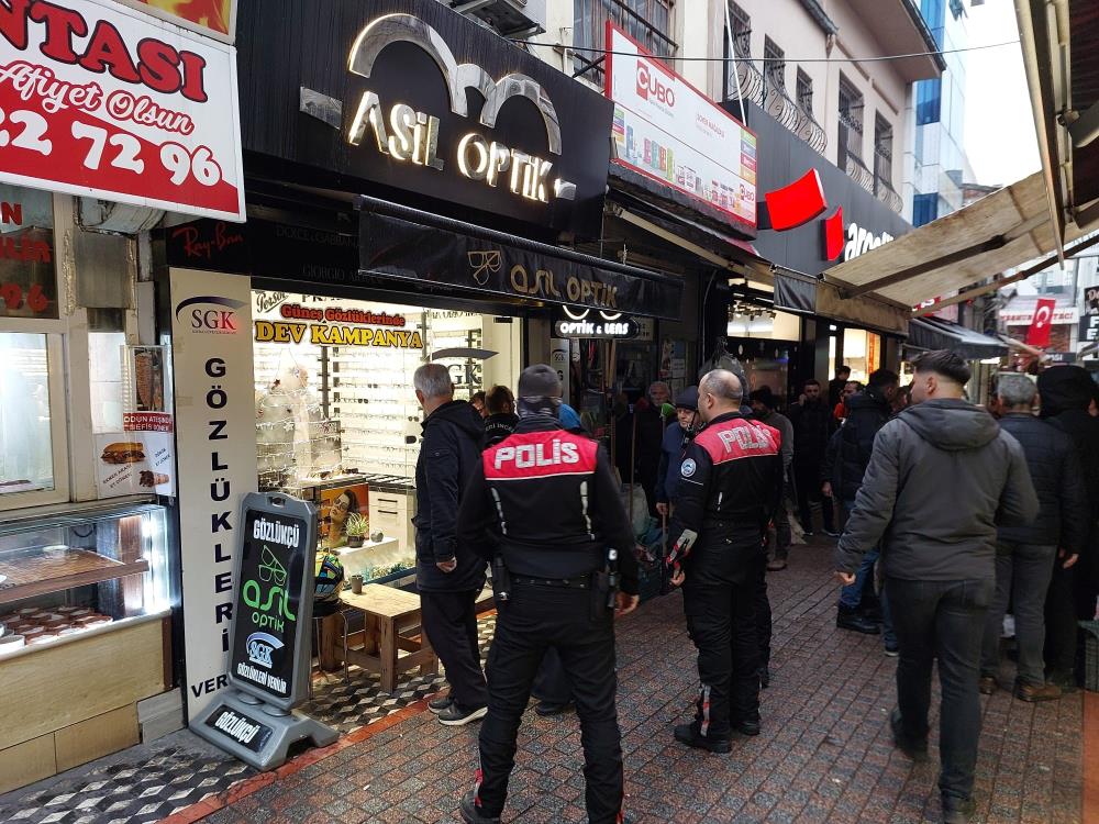 Esnaf iş yerinde ölü bulundu, bıraktığı not tüyler ürpertti Zonguldak’ın Ereğli ilçesinde bir esnaf iş yerinde ölü bulundu. Edinilen