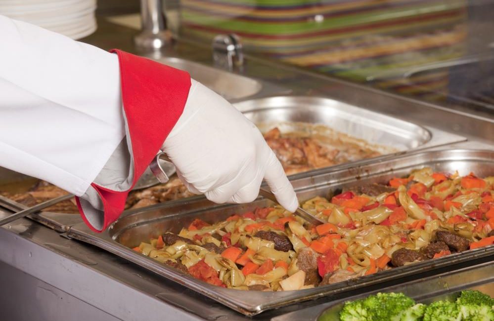 Yemek fiyatları yüzde 30 artıyor Enflasyonun etkisiyle birlikte, endüstriyel yemek sektöründe fiyatlarda artacağını belirten BUYSAD