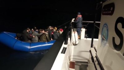 Ayvalık’da, yasa dışı yollarla Yunanistan’ın Midilli Adası’na gitmek isteyen 43