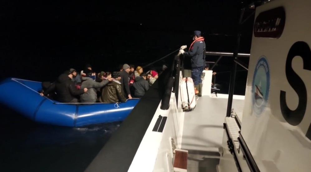 Ayvalık’da, yasa dışı yollarla Yunanistan’ın Midilli Adası’na gitmek isteyen 43