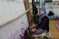 Çal’ın ilmek ilmek dokunan geleneksel halıların ünü yurt sınırlarını aştı.