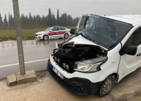 Gönen-Bandırma karayolunda kamyonet ile tırın çarpıştığı kazada 1 kişi yaralandı.