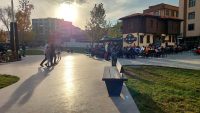 Balıkesir’de hava sıcaklıklarının hissedilir şekilde artmasının ardından vatandaşlar park ve