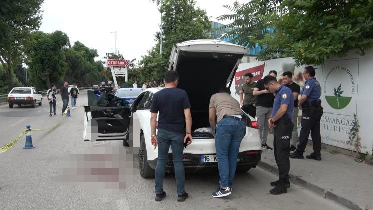 Bursa’da otomobilde tartıştığı sürücü koltuğundaki patronu Mustafa Ekşi’yi boğazından bıçaklayarak
