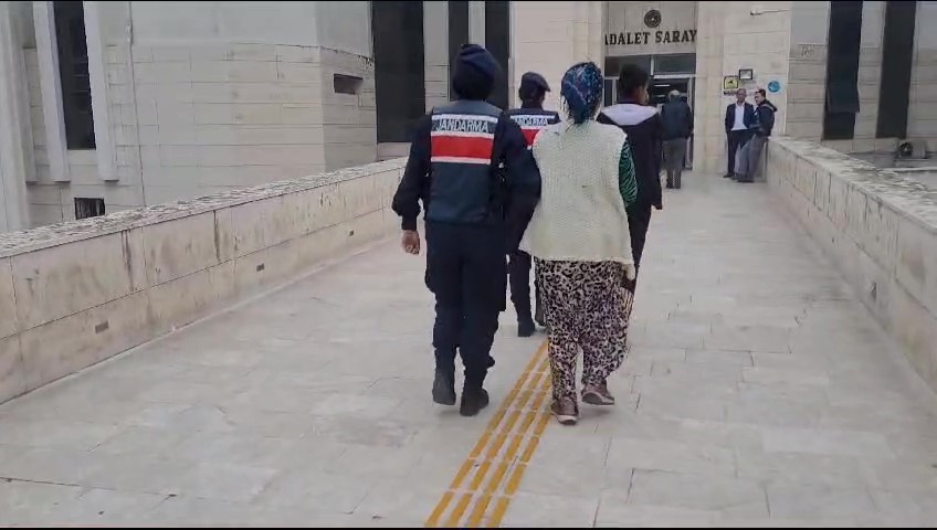 Edremit’de devriye gezen jandarma ekipleri gece görüş kamerası ile tespit