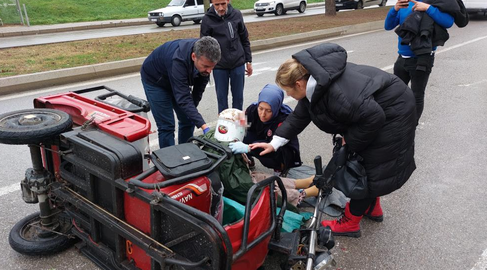 Samsun’da hasta olan eşini hastaneye götüren yaşlı adam ve eşi,