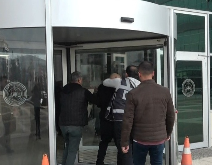Bolu’da marketten ve camiden hırsızlık yaptığı tespit edilen şahıs, sevk