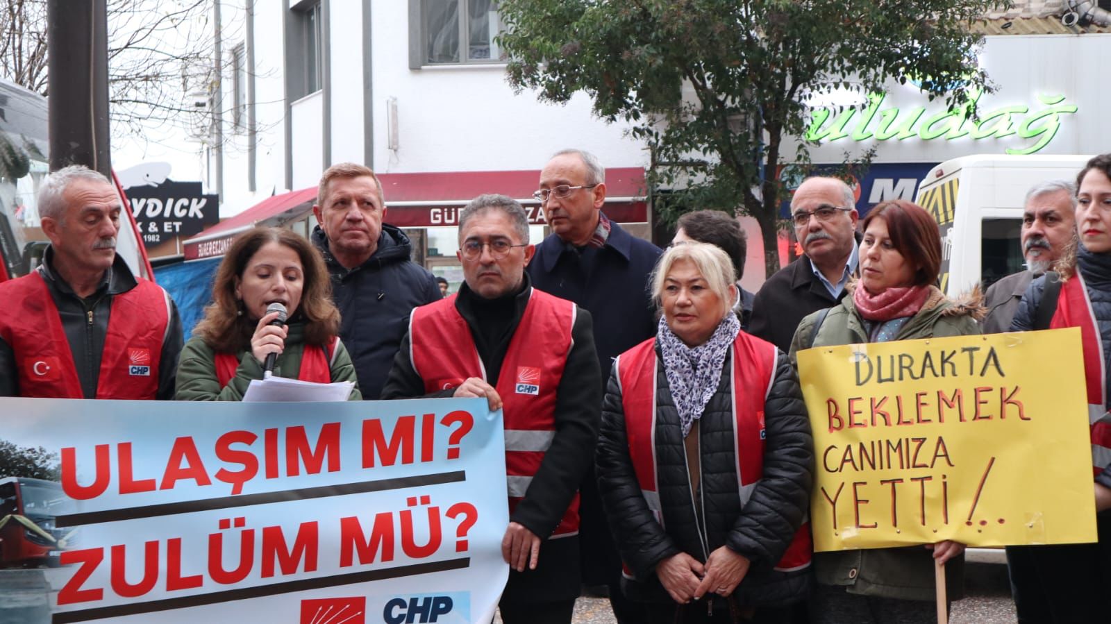 CHP Bandırma İlçe Örgütü Bandırma ulaşımında yaşanan sorunlara dikkat çekerek
