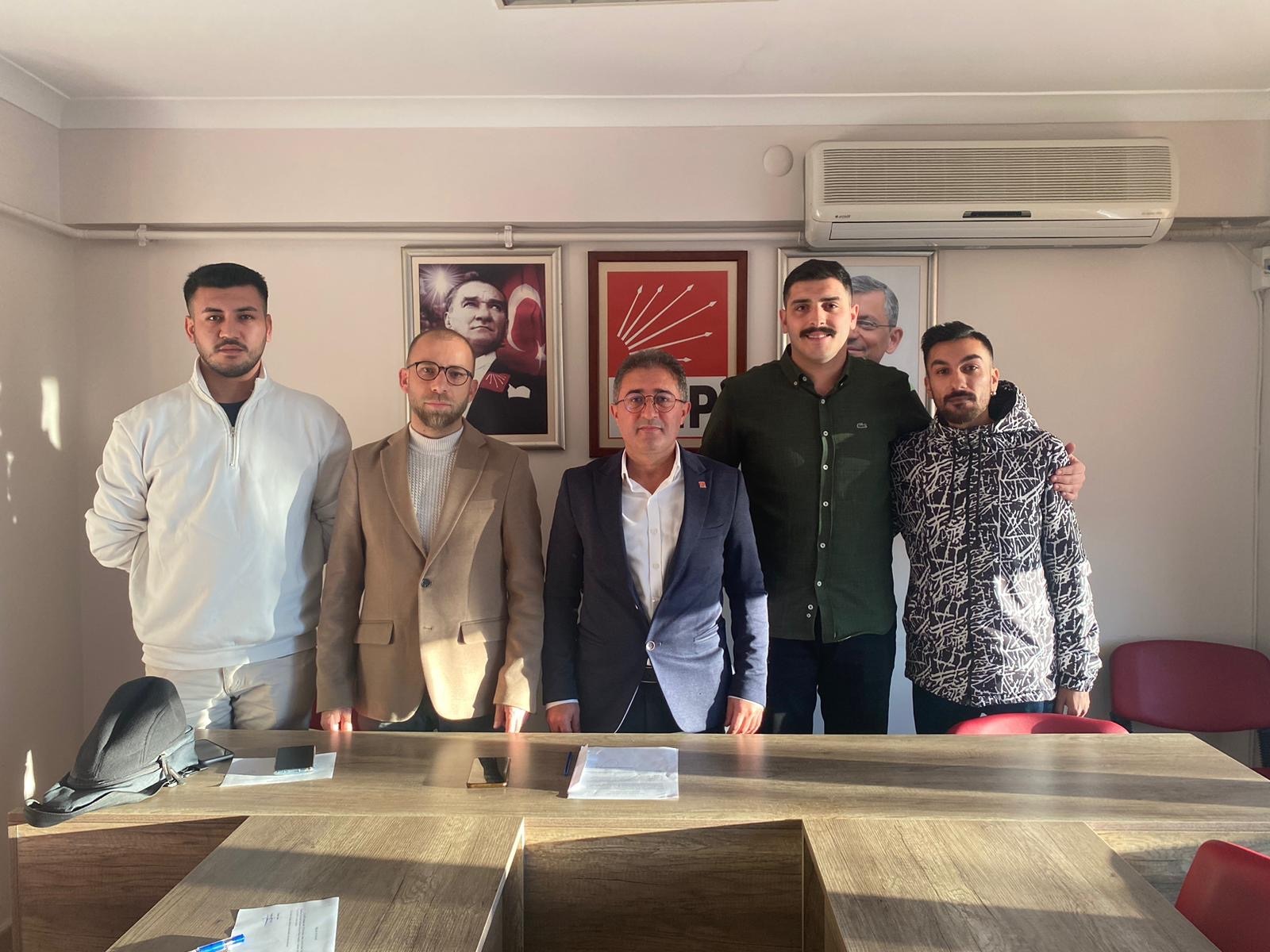 Bandırma’da CHP Gençlik Kolları’nda görev değişimi Cumhuriyet Halk Partisi Bandırma İlçe Gençlik Kolları Başkanlığına atanan Barış