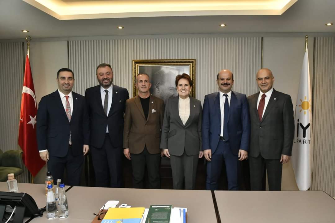 İYİ Parti Balıkesir Milletvekili Turhan Çömez, Balıkesir’in ilçelerinden 3 başkan