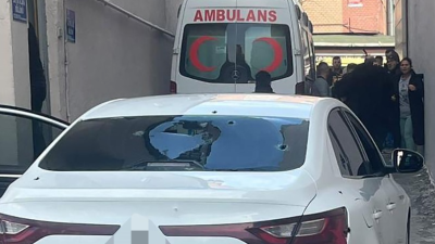 Sultangazi’de çıkan silahlı çatışmada 1’i ağır 2 kişi yaralandı. Çatışma